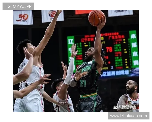 中国篮球联赛季后赛激战正酣 强队间争锋相对争夺冠军荣耀