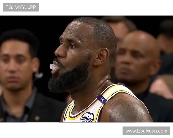 湖人队在关键时刻大逆转胜勇士 詹姆斯与戴维斯联手打破悬念